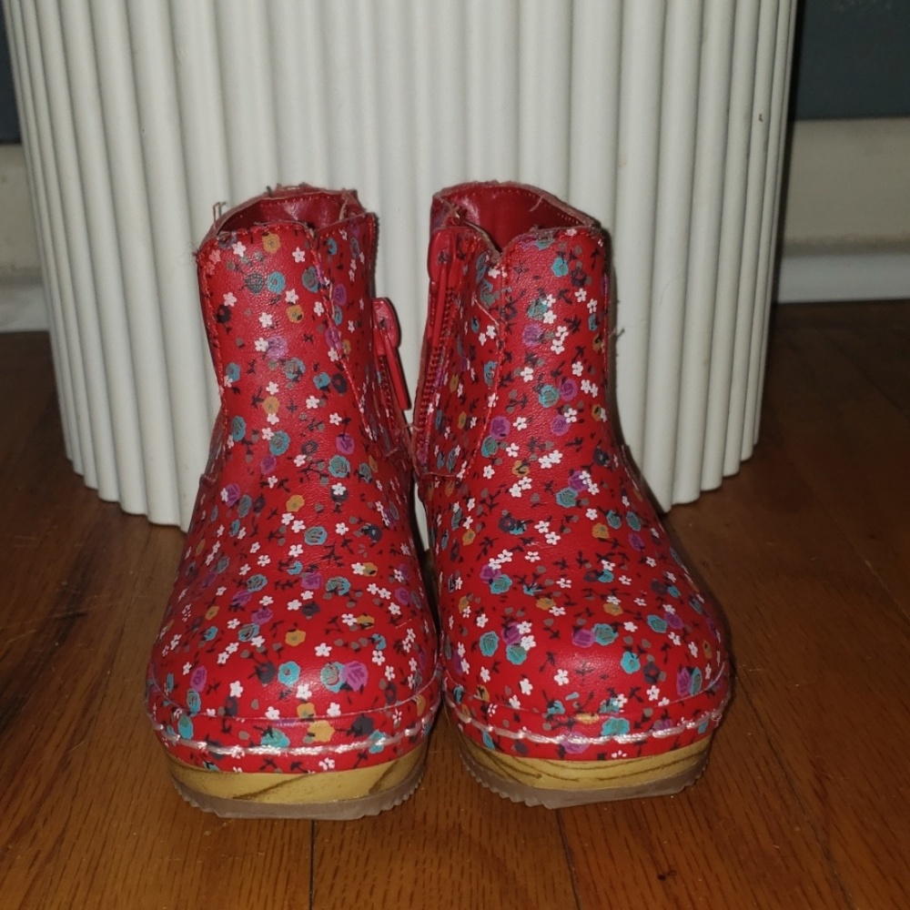 Toddler girls red shoes